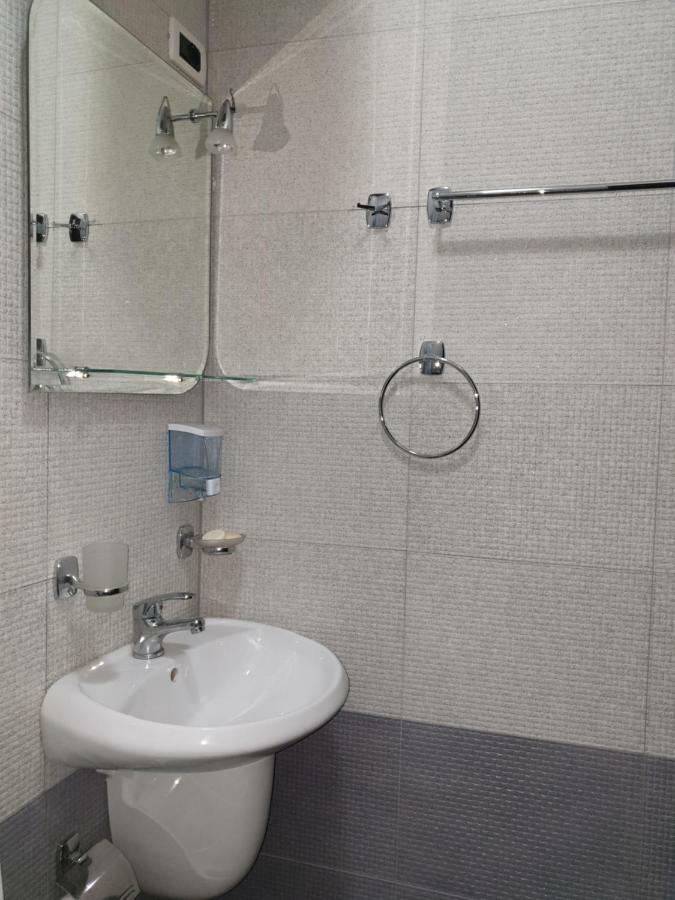27 Apartament *